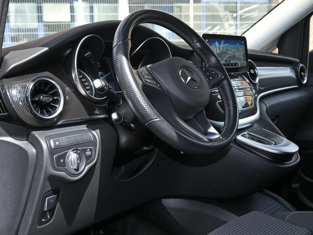 Mercedes-Benz-V-Klasse 220-image-8