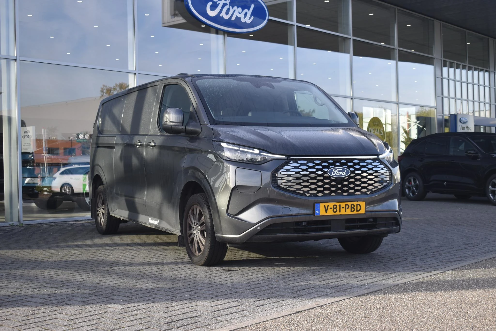 Ford-E-Transit Custom-image-2