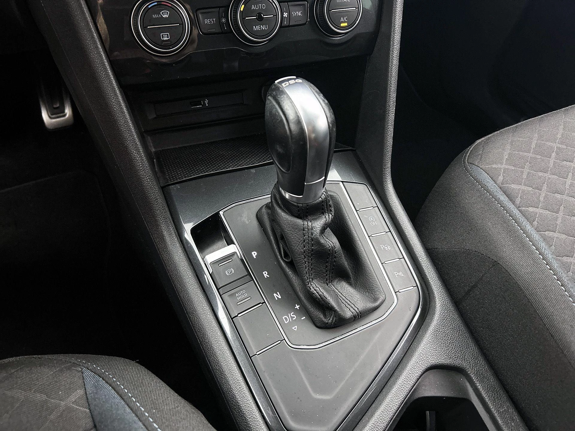Volkswagen-Tiguan-image-29