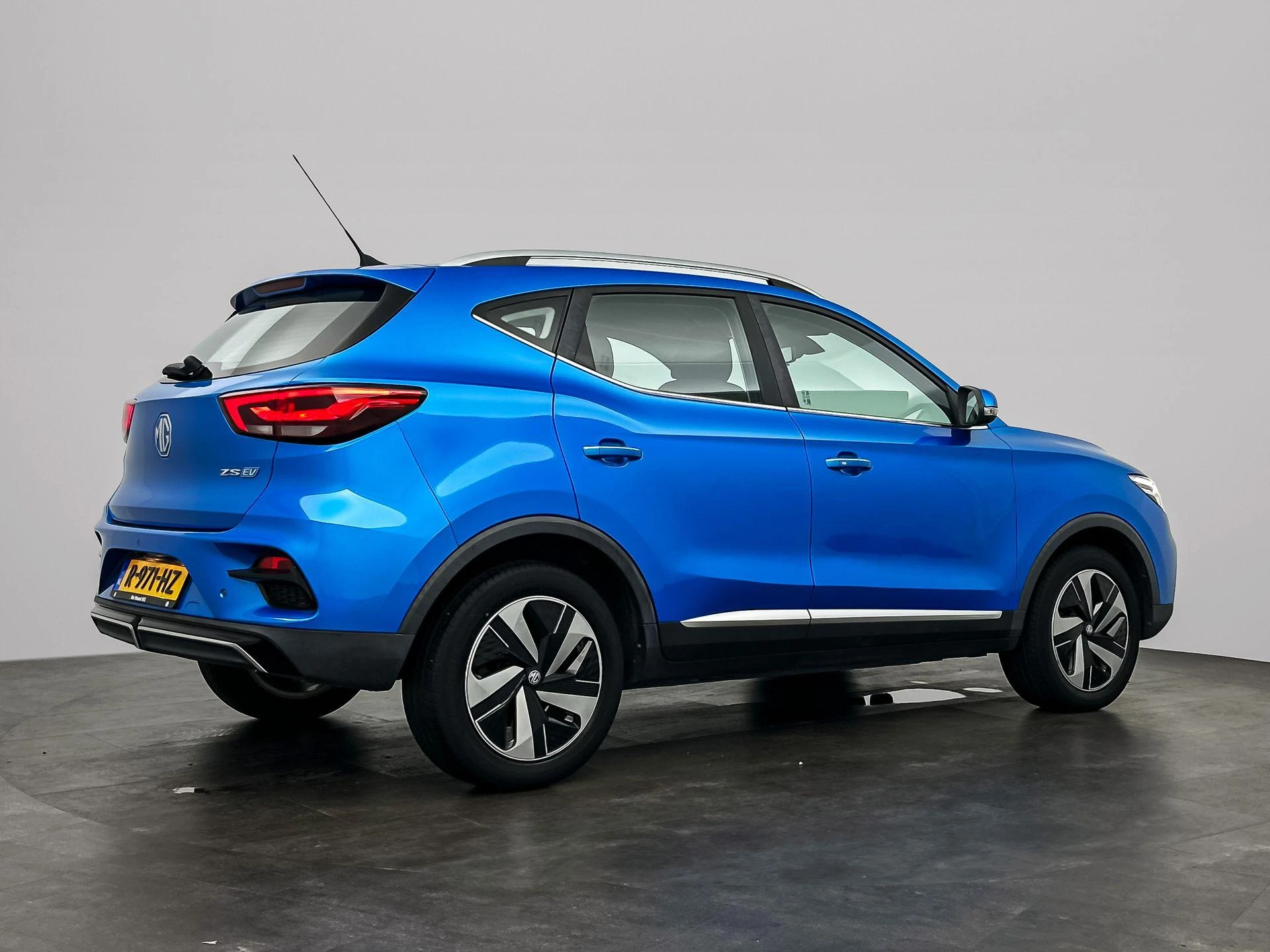 MG-ZS EV-image-4