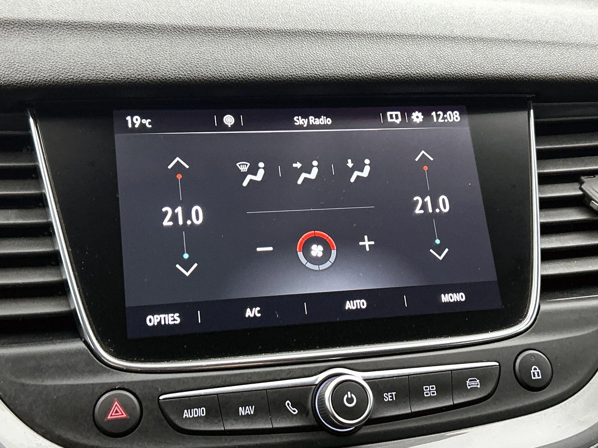 Opel-Grandland X-image-15