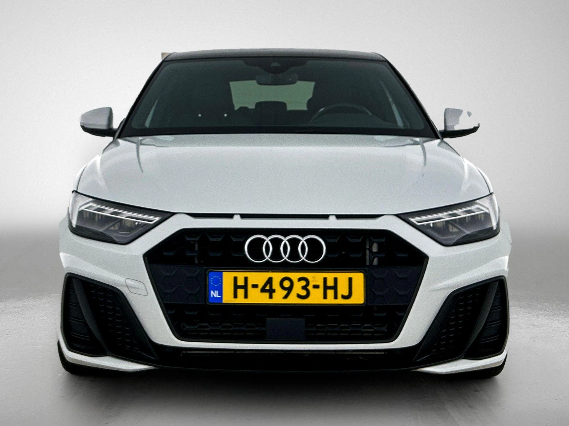 Audi-A1 Sportback-image-1