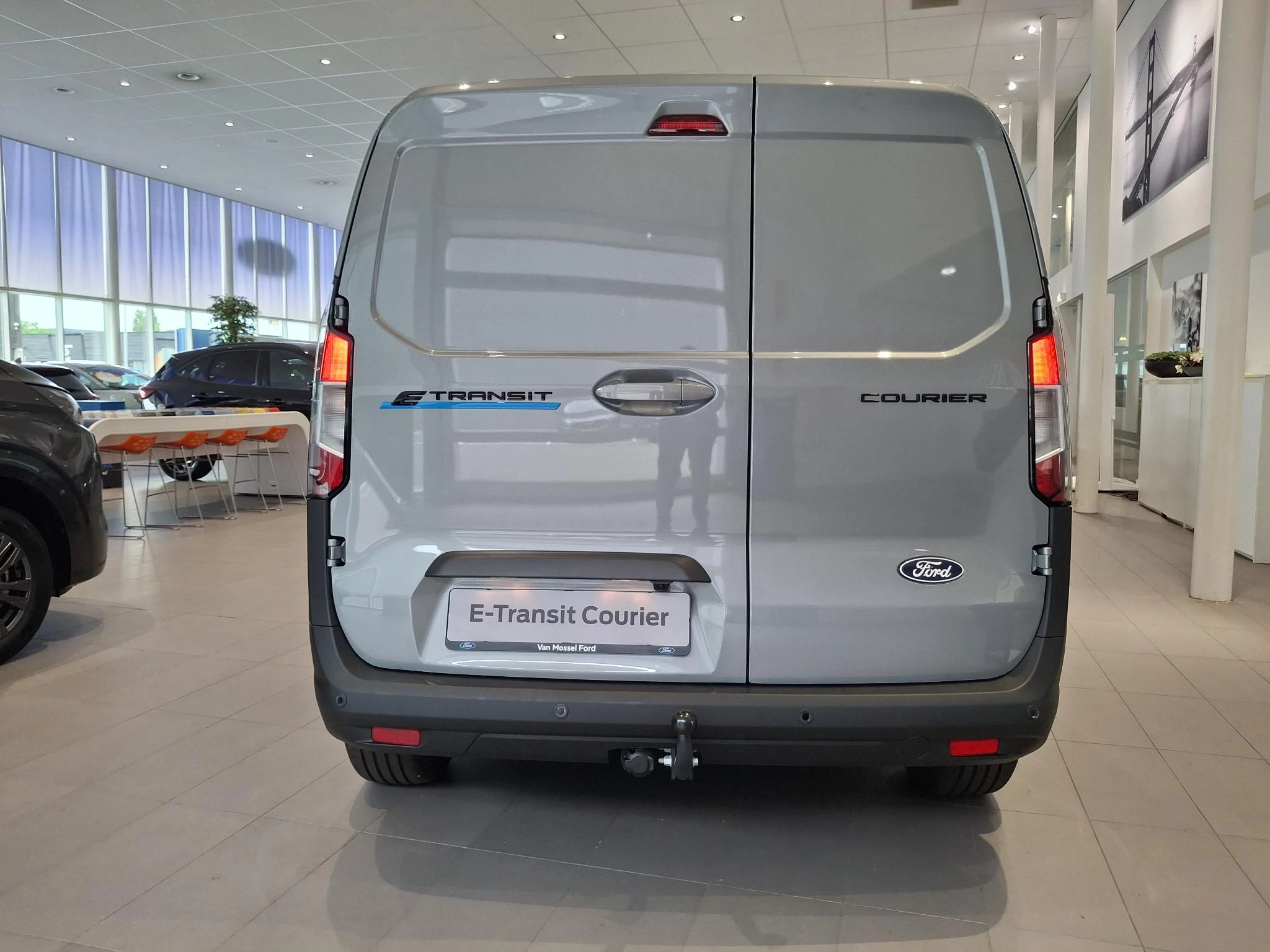 Ford-E-Transit Courier-image-4