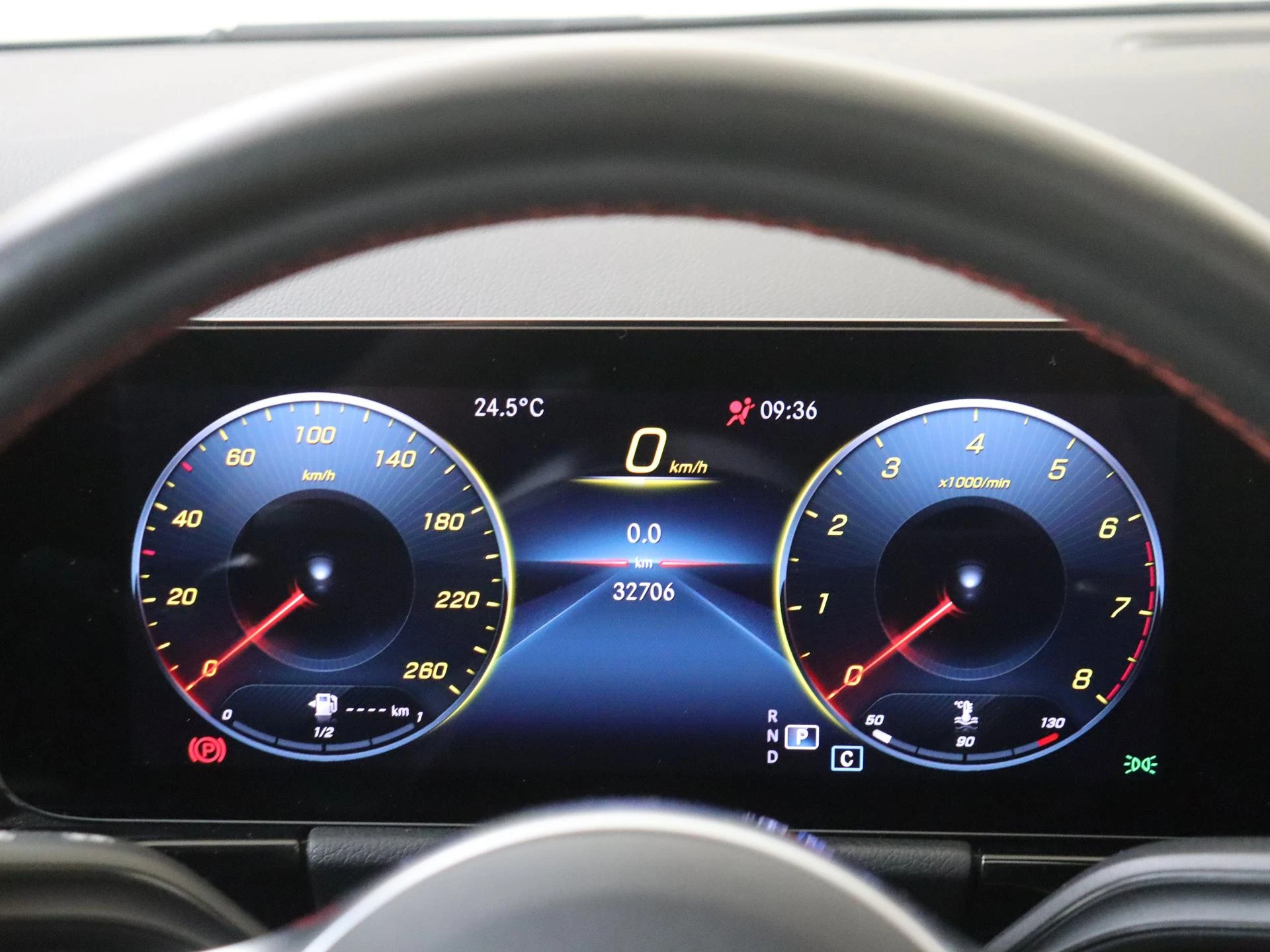 Mercedes-Benz-GLA-image-11