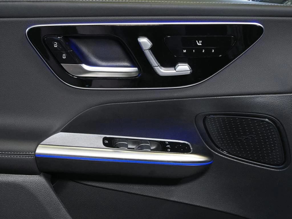 Mercedes-Benz-GLC 300 de-image-7