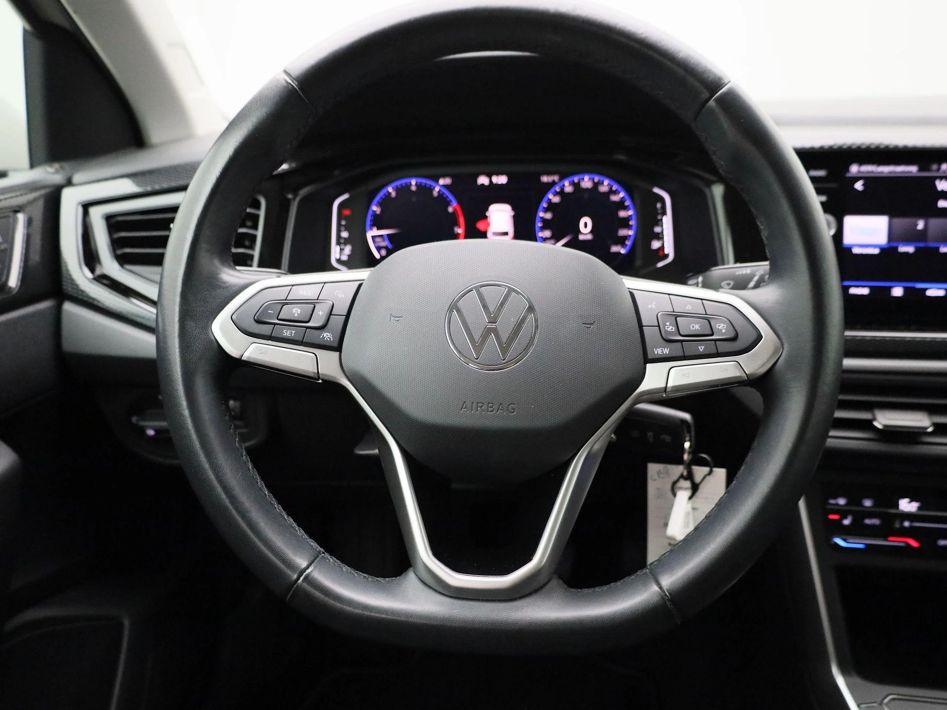 Volkswagen-Polo-image-6