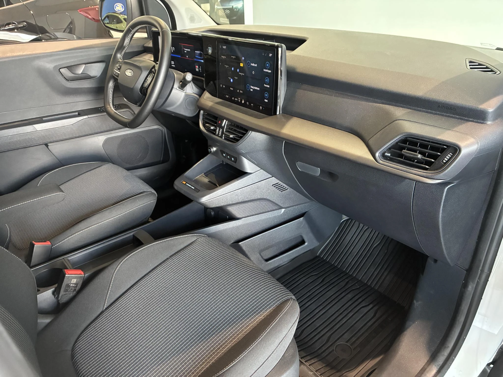 Ford-E-Transit Courier-image-10