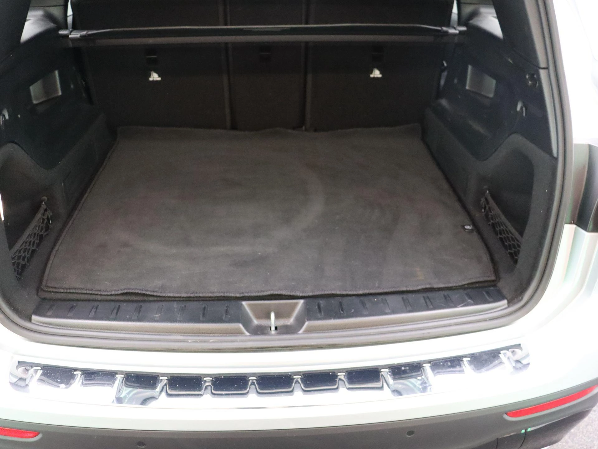 Mercedes-Benz GLB 180 Luxury Line + CARPLAY + TREKHAAK + NIGHTPAKKET +