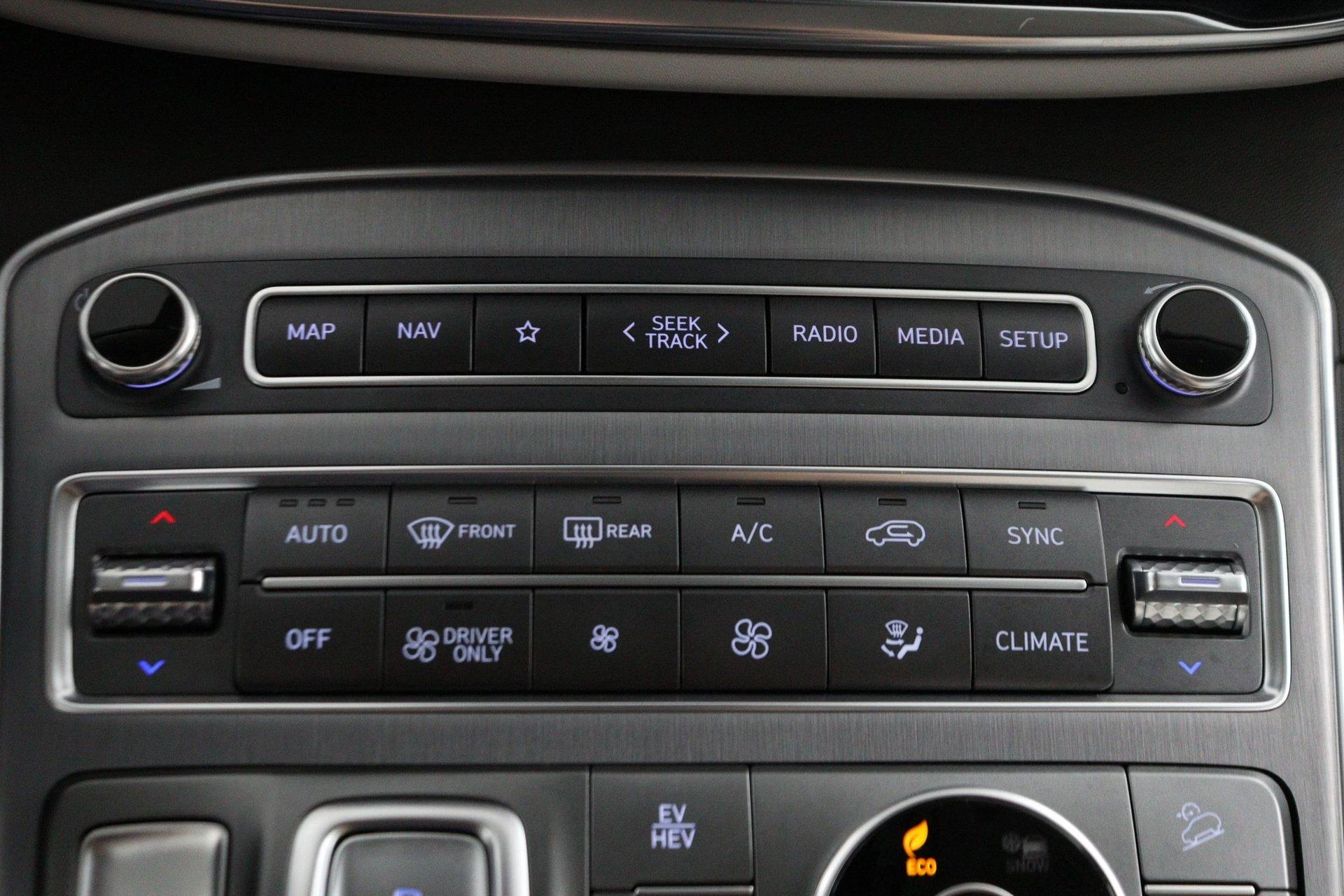 Hyundai-Santa Fe-image-10