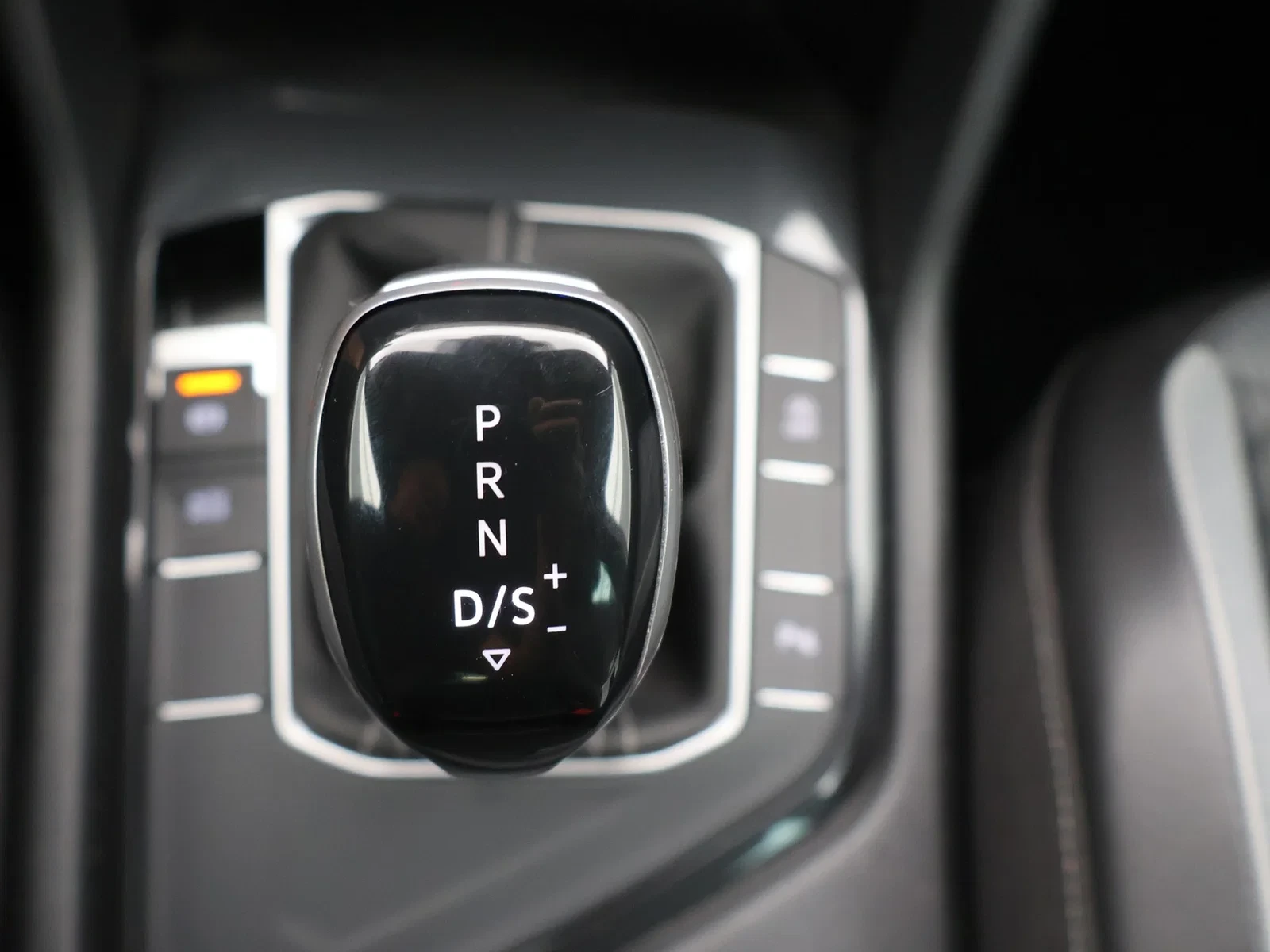 Volkswagen Tiguan R-Line 1.5TSI 150PK *AUTOMAAT*CAMERA*TREKHAAK*ACC*VIRTUAL COCKPIT*NAVI*...*
