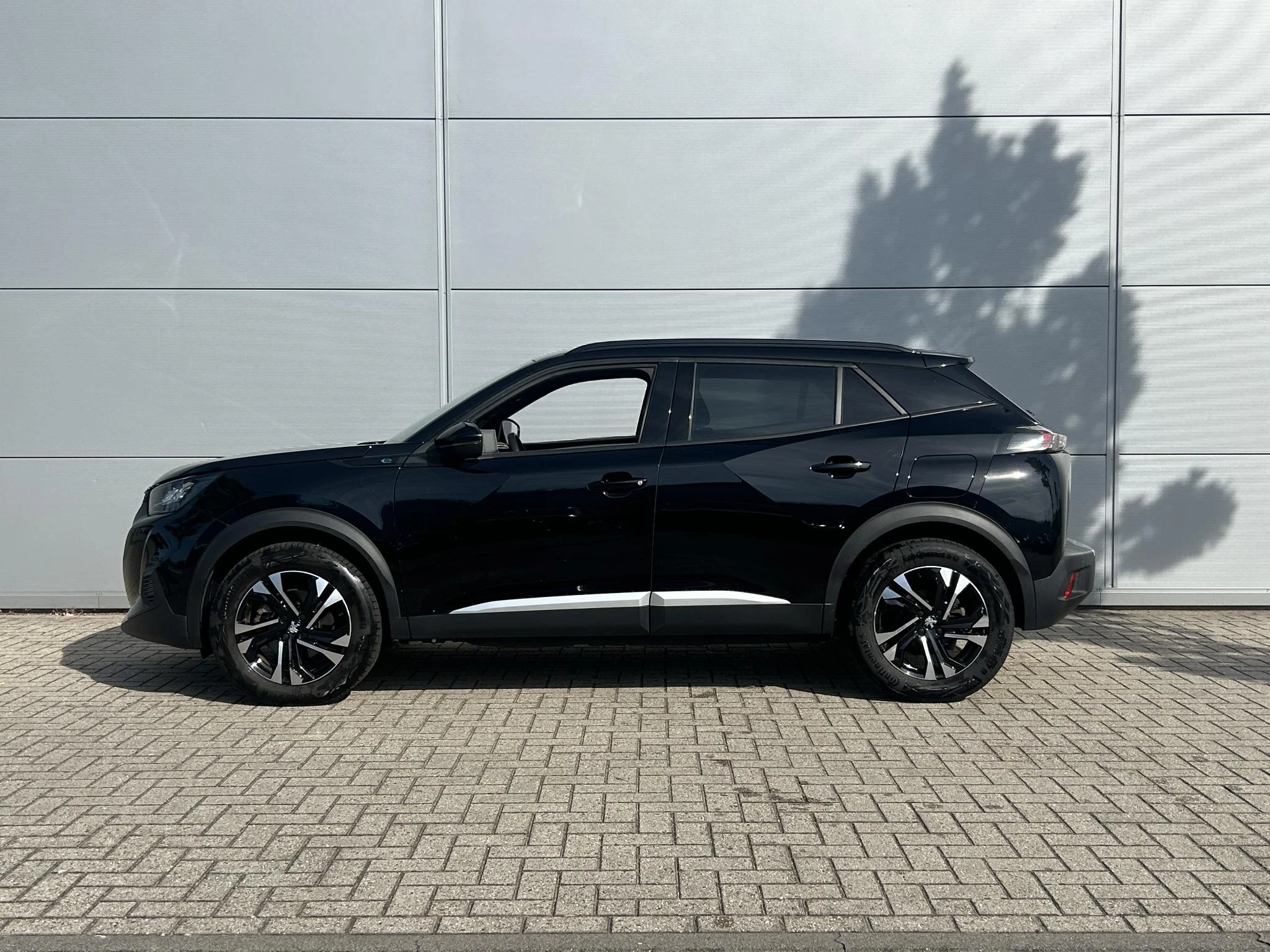 Peugeot-e-2008-image-5