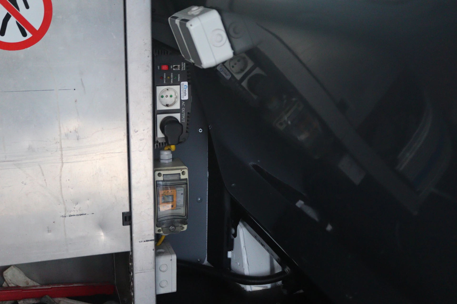 Mercedes-Benz-Vito-image-15