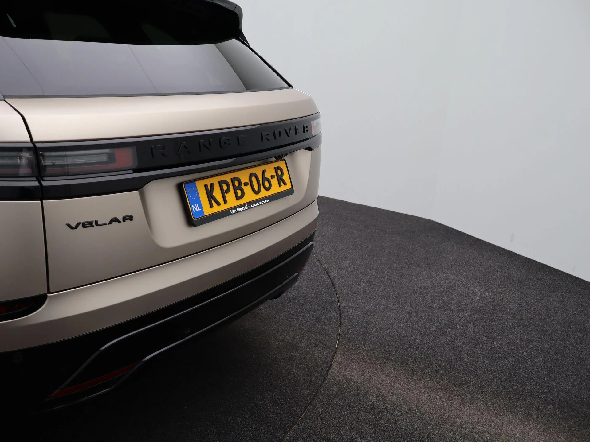 Land Rover Range Rover Velar 2.0 P400e AWD Belgravia Edition Satin PHEV