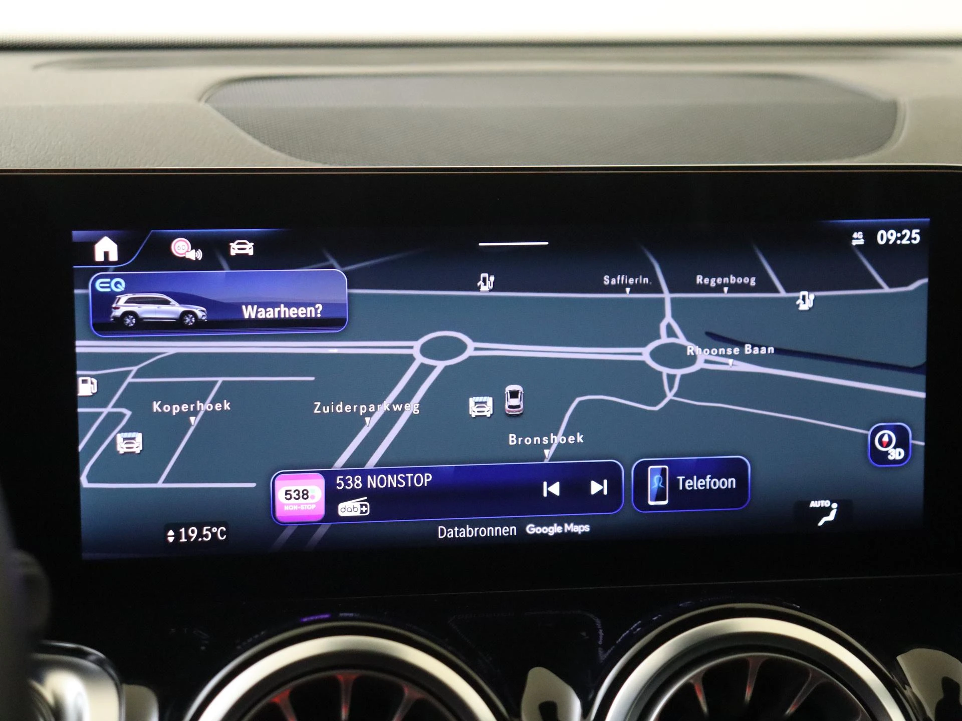Mercedes-Benz-EQB-image-18