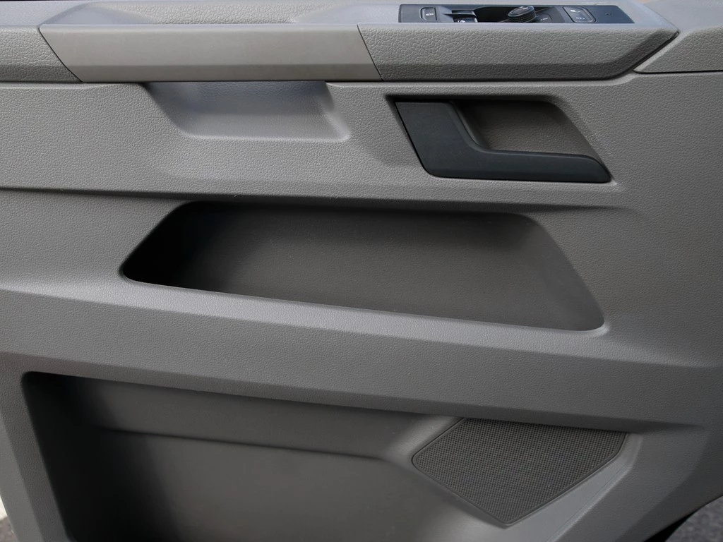 Volkswagen-Transporter-image-14