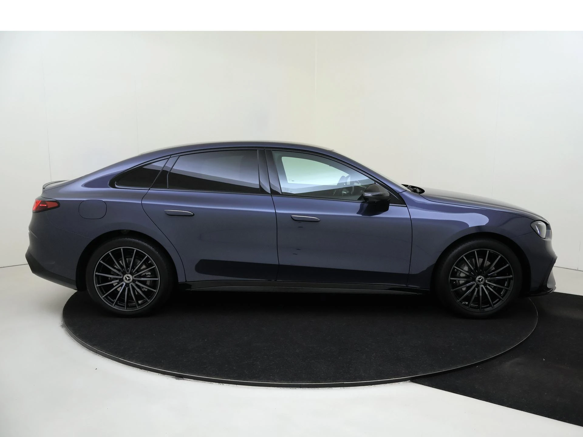Mercedes-Benz-C-Klasse-image-8
