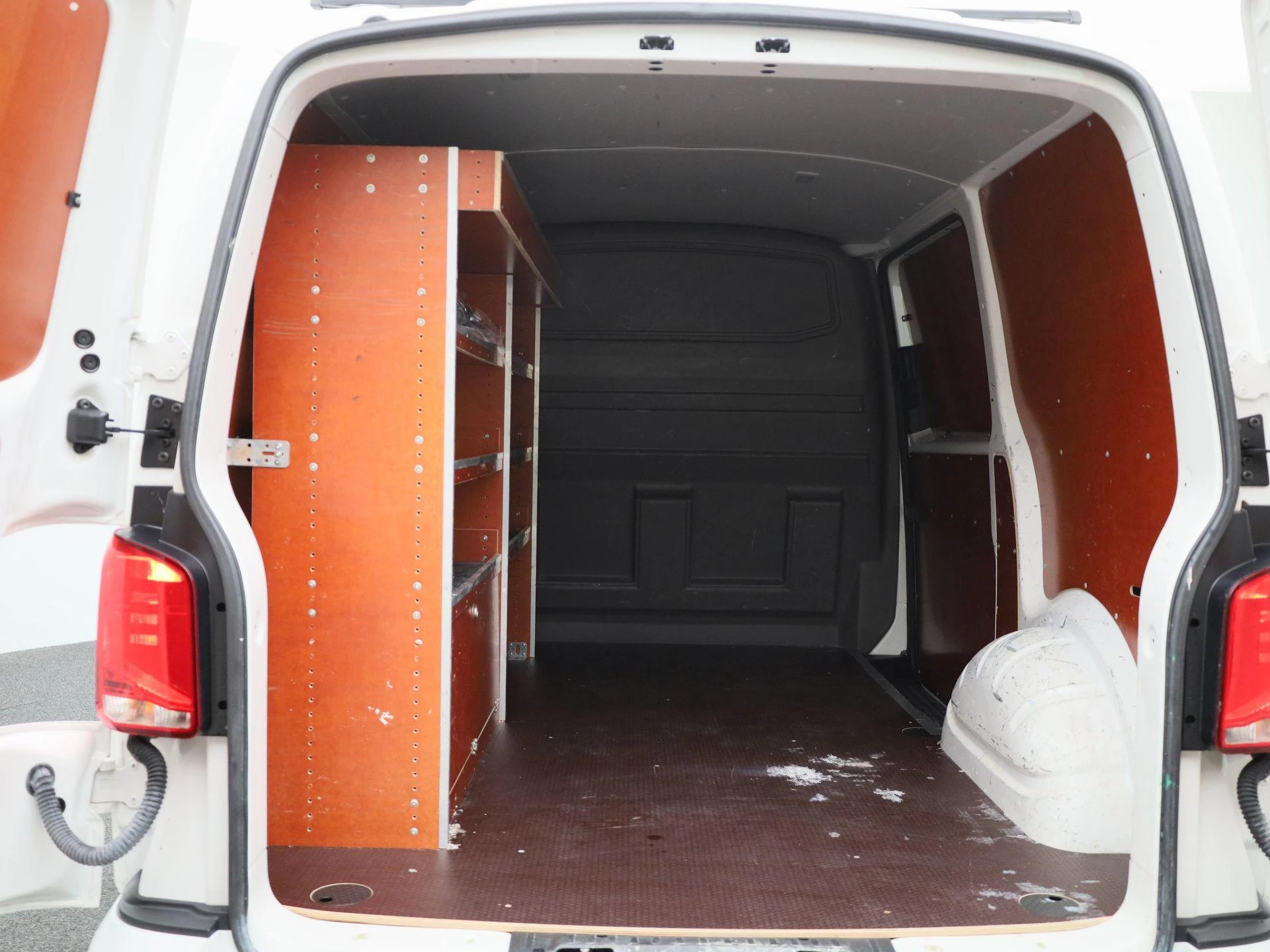 Volkswagen-Transporter-image-14