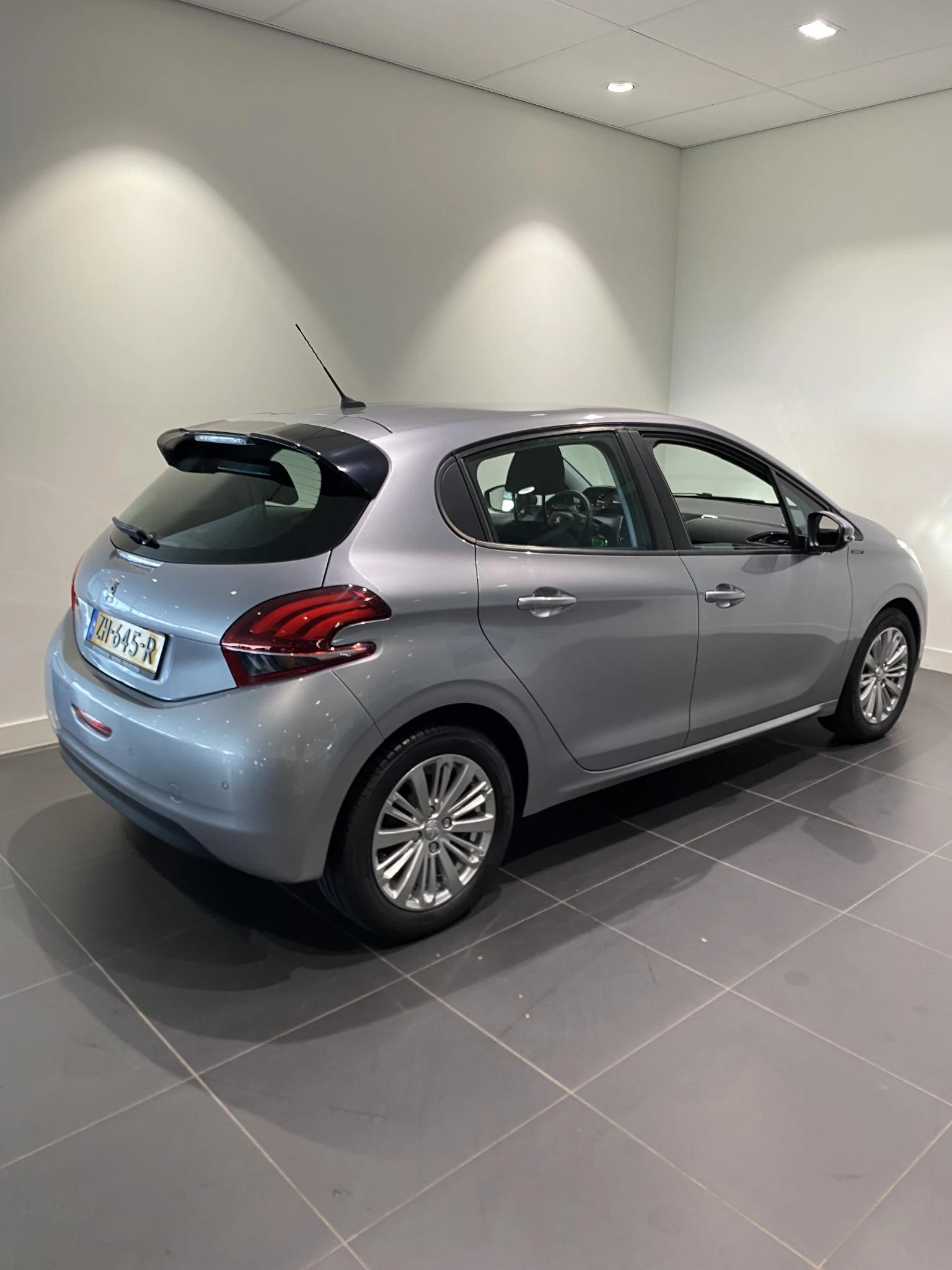 Peugeot 208 Signature
