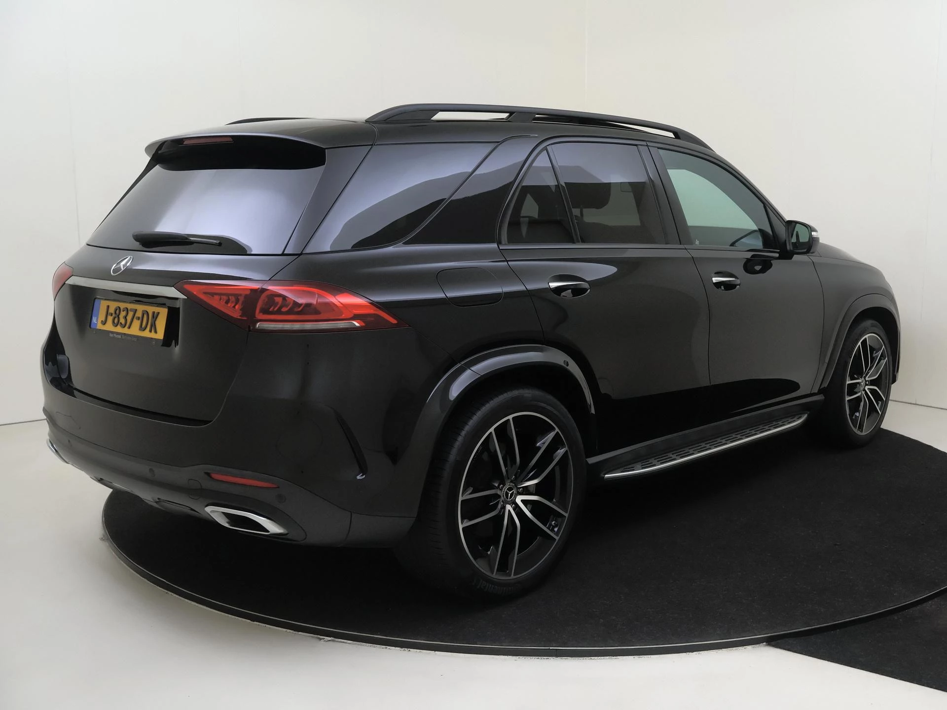 Mercedes-Benz-GLE-image-1