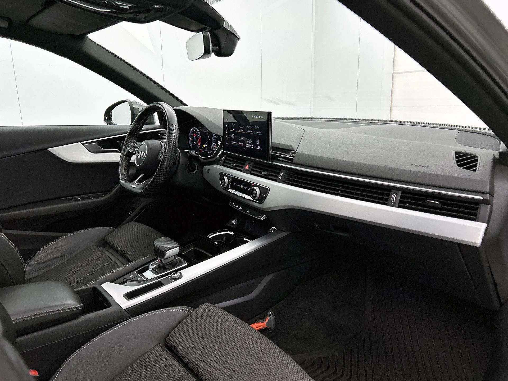 Audi A4 Avant 35 TFSI Launch edition Sport 150 PK