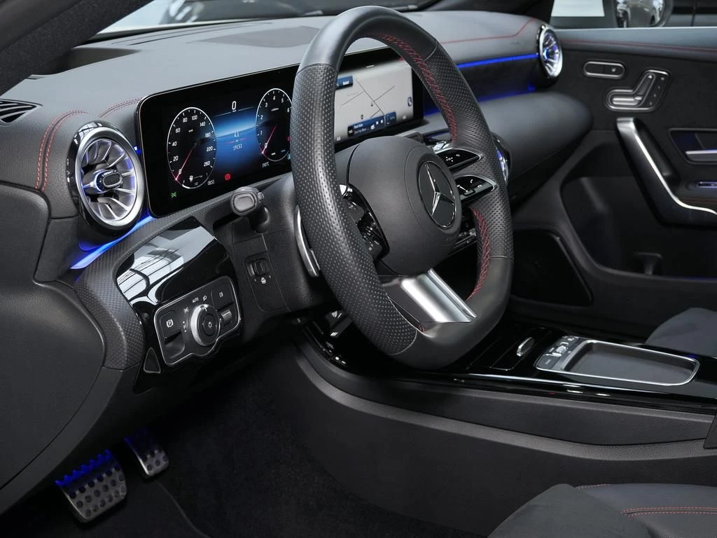 Mercedes-Benz-CLA 250-image-9