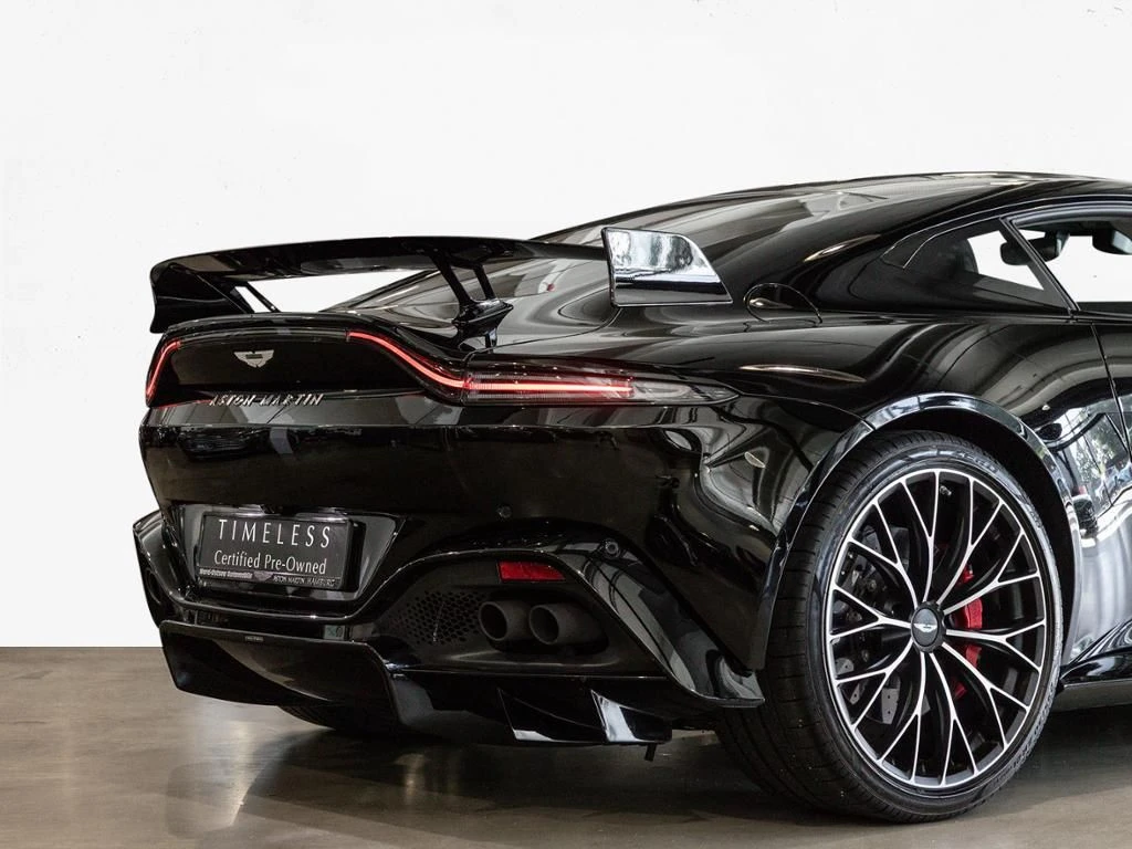 Aston Martin-V8 Vantage-image-8