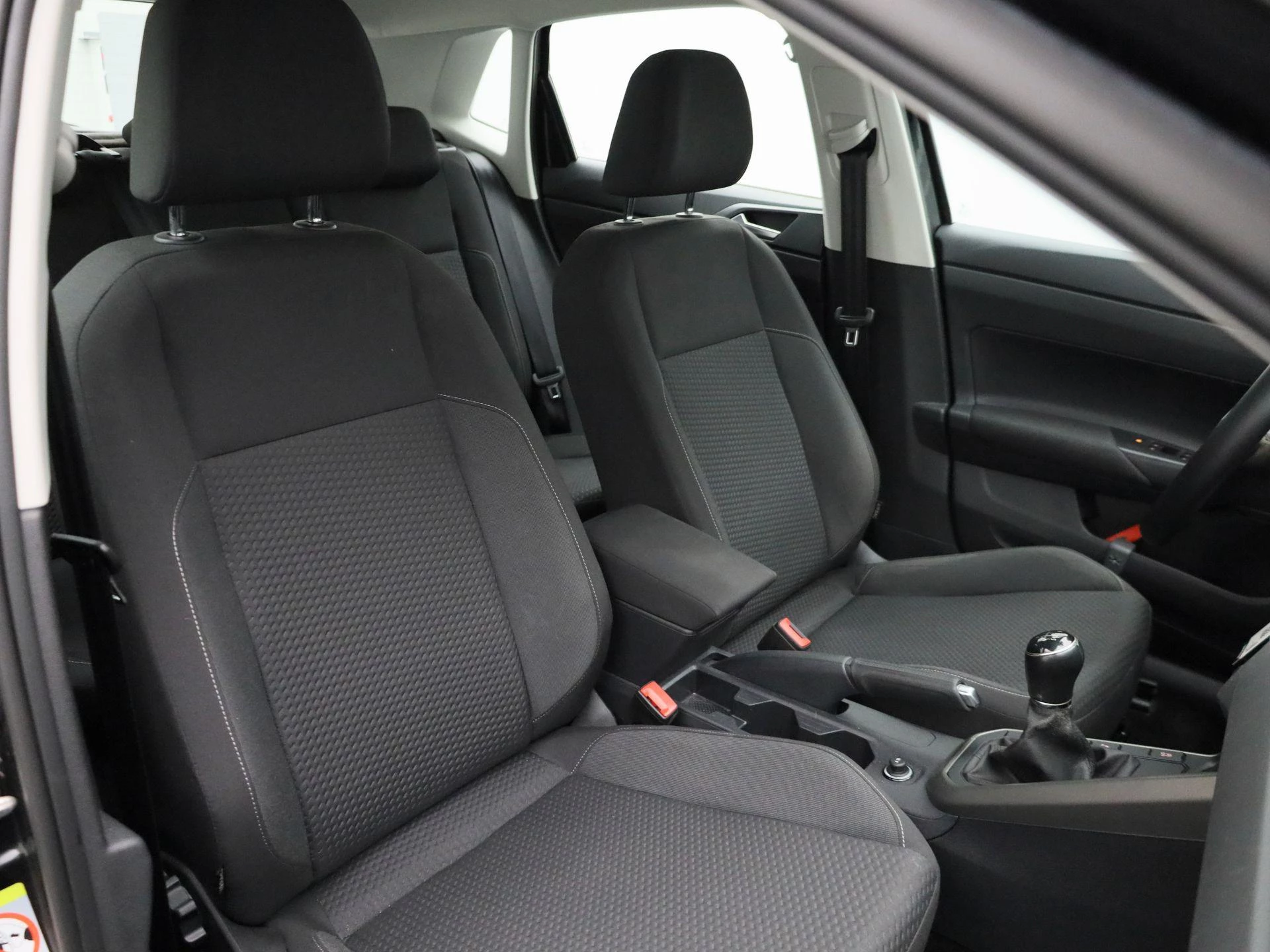 Volkswagen-Polo-image-34