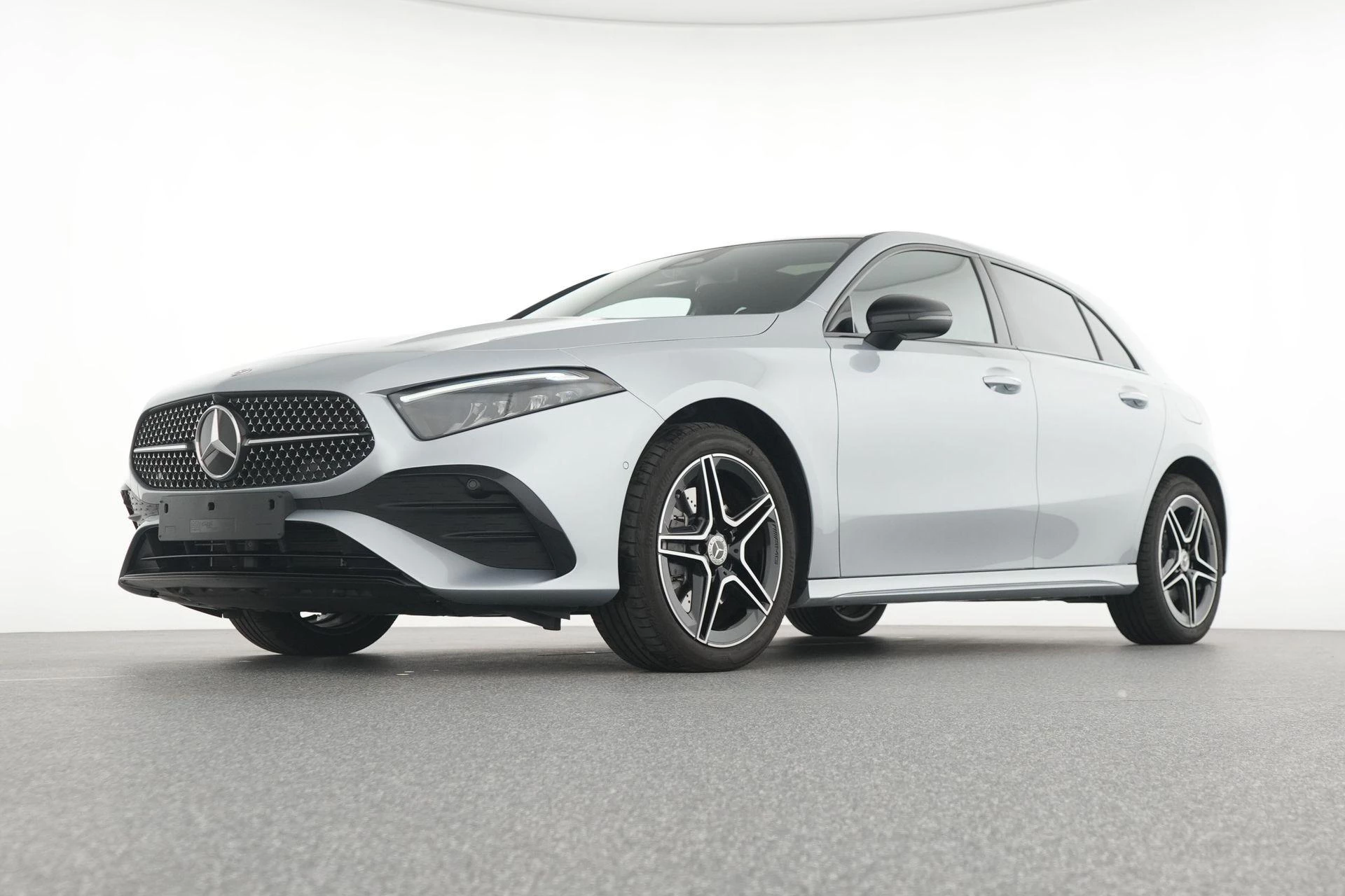 Mercedes-Benz A-Klasse 250 e AMG Line + PANO DAK + NIGHTPAKKET + CARPLAY +
