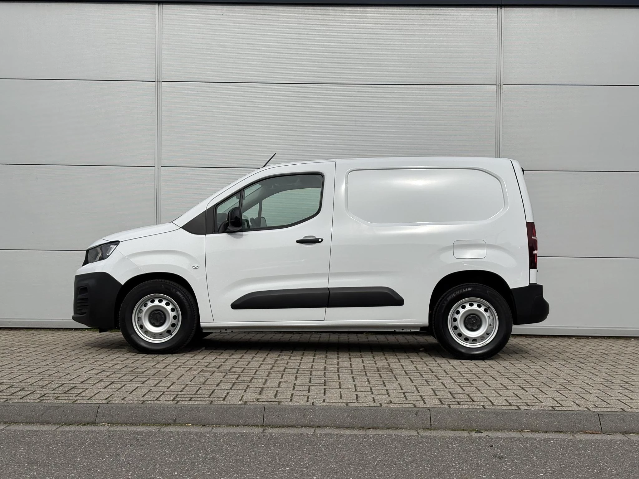 Peugeot-e-Partner-image-2