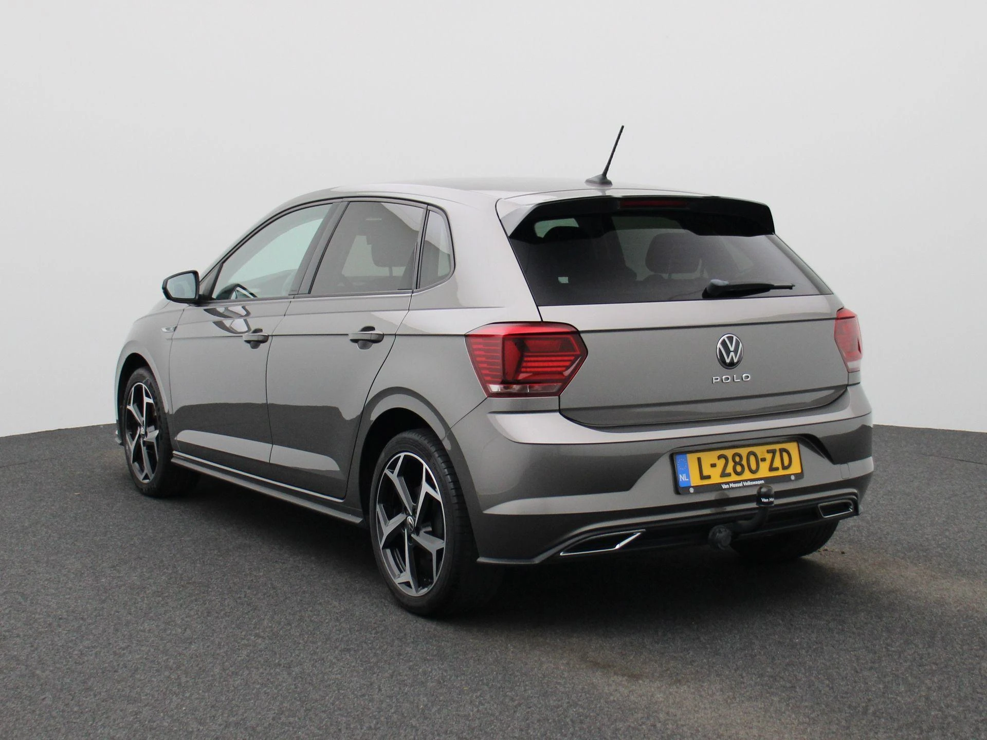 Volkswagen-Polo-image-1