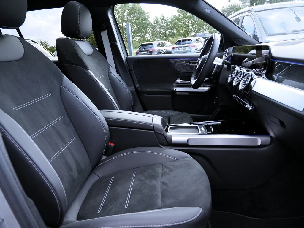 Mercedes-Benz-GLB 200 d-image-11