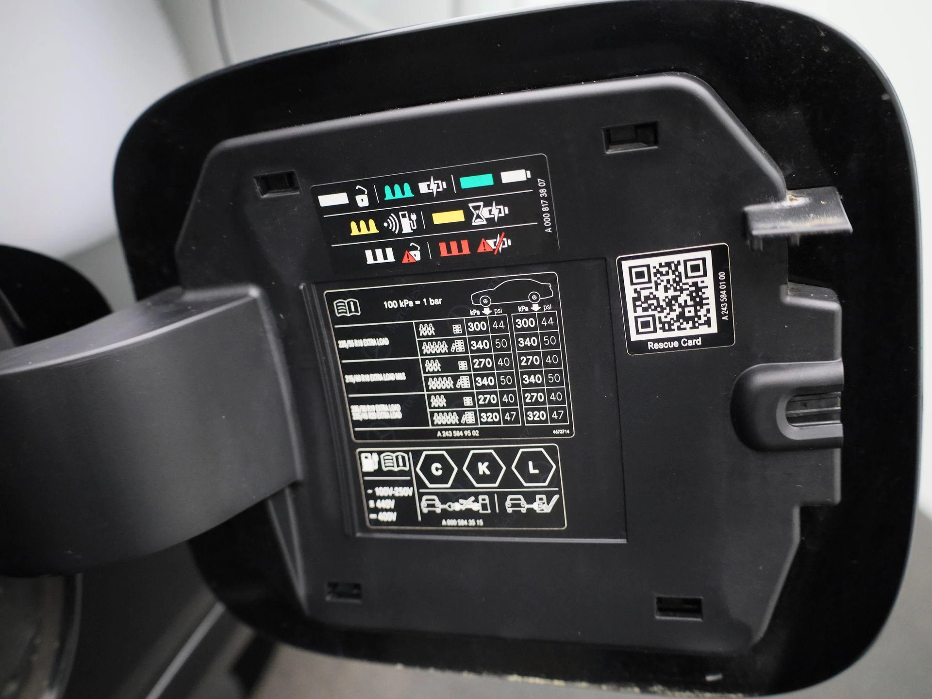 Mercedes-Benz-EQA-image-51