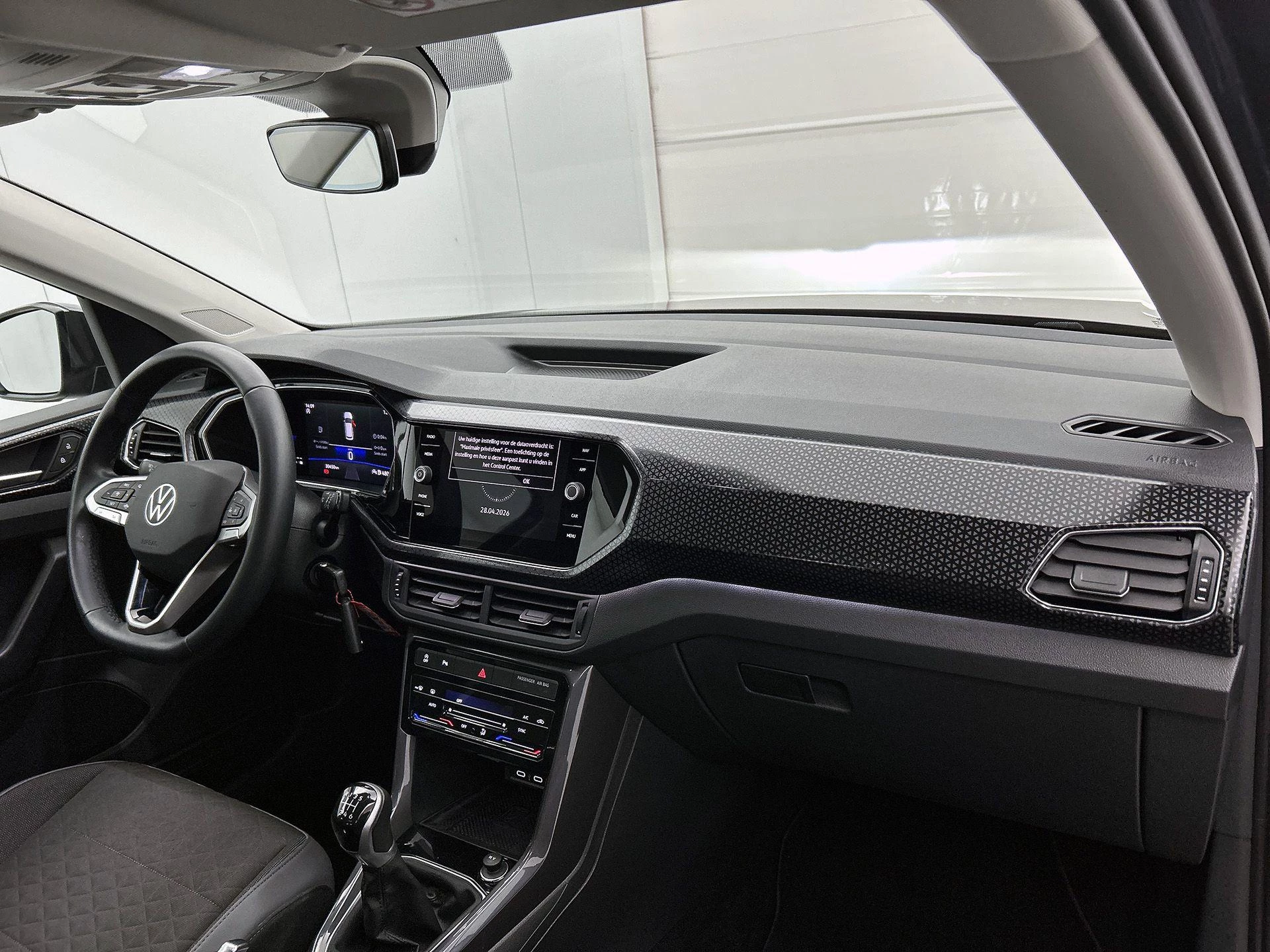 Volkswagen-T-Cross-image-18
