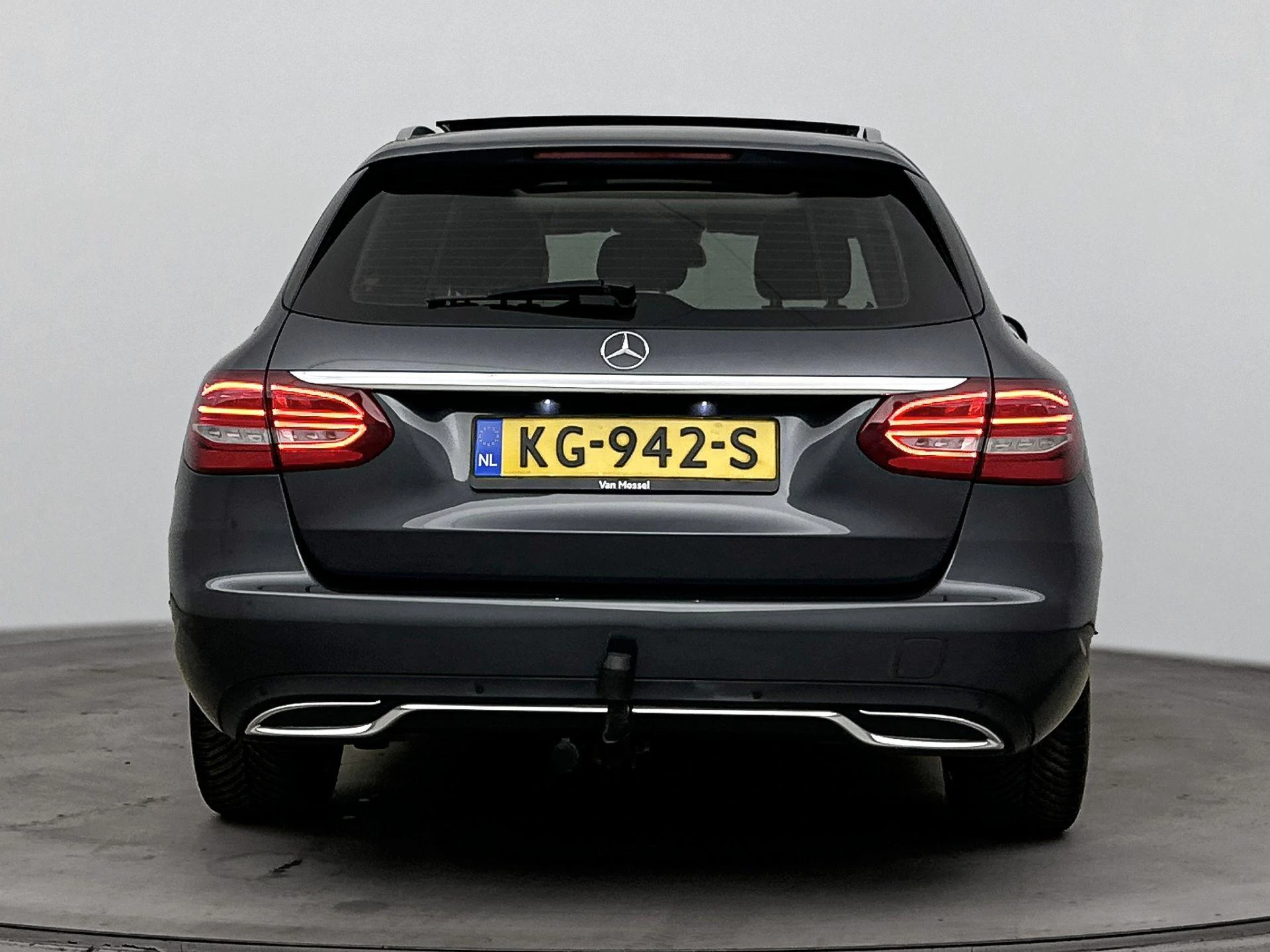 Mercedes-Benz-C-Klasse-image-2
