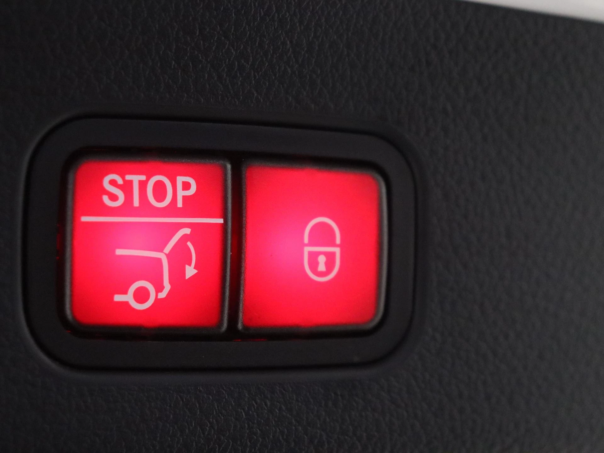 Mercedes-Benz-GLC-image-30