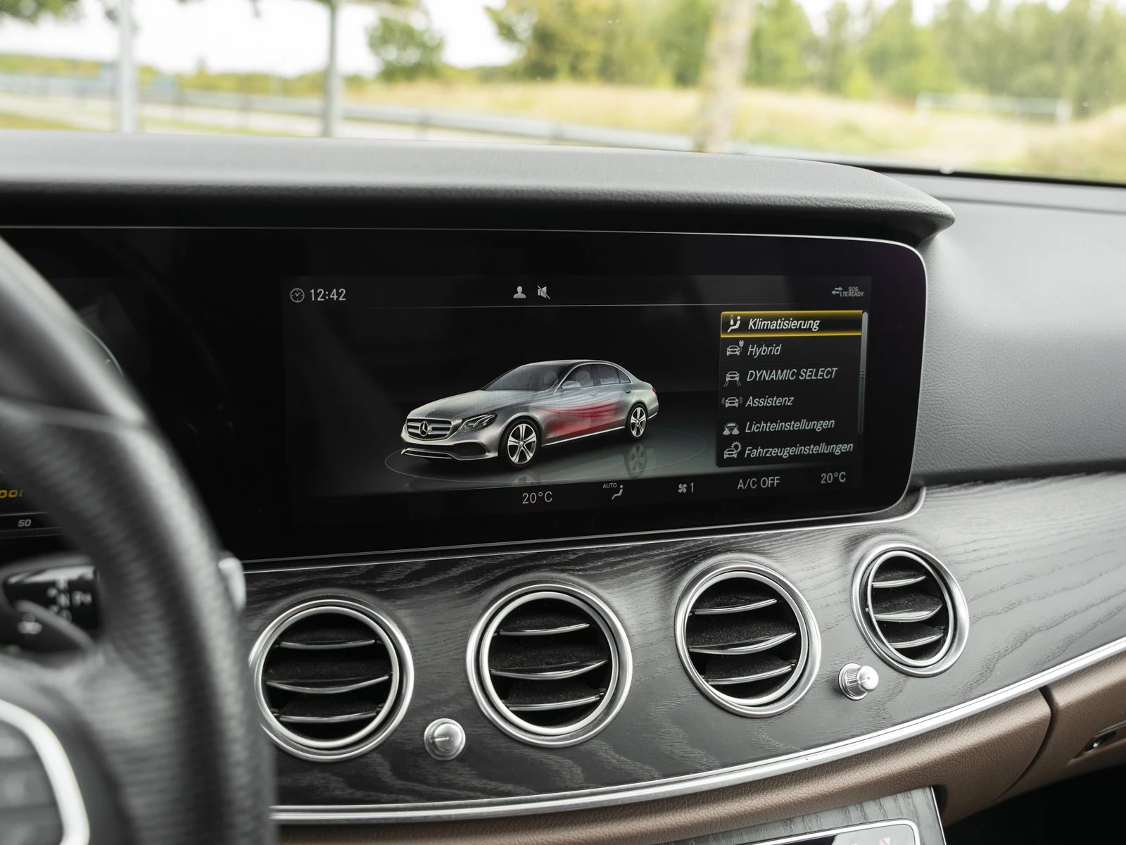 Mercedes-Benz-E-Klasse-image-12