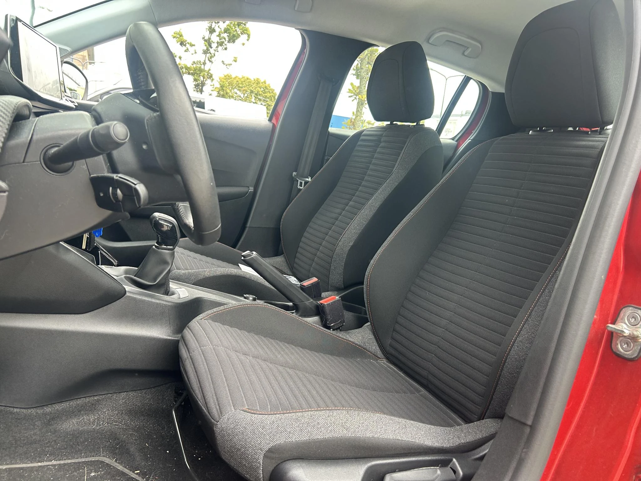 Peugeot-208-image-18