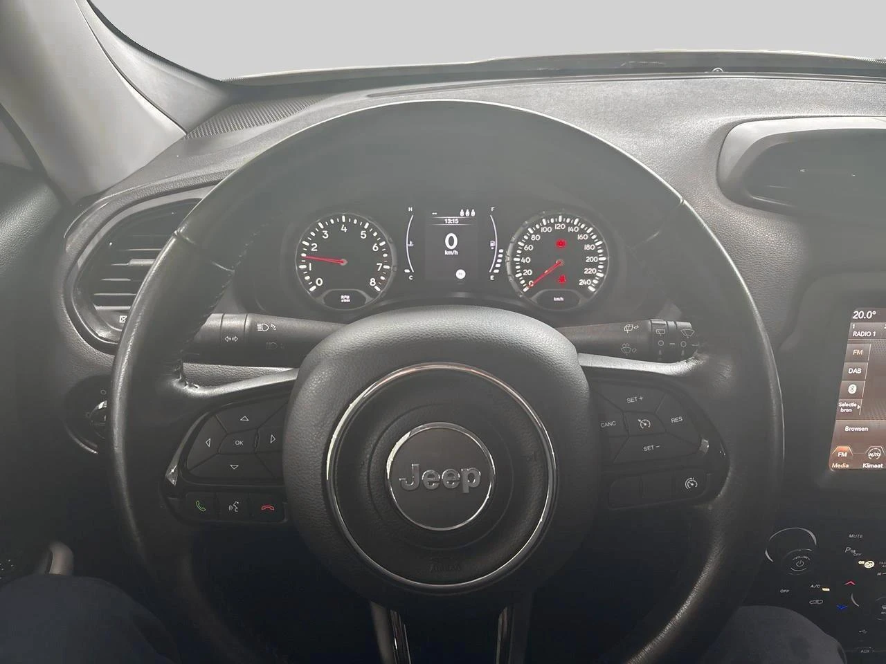 Jeep-Renegade-image-9