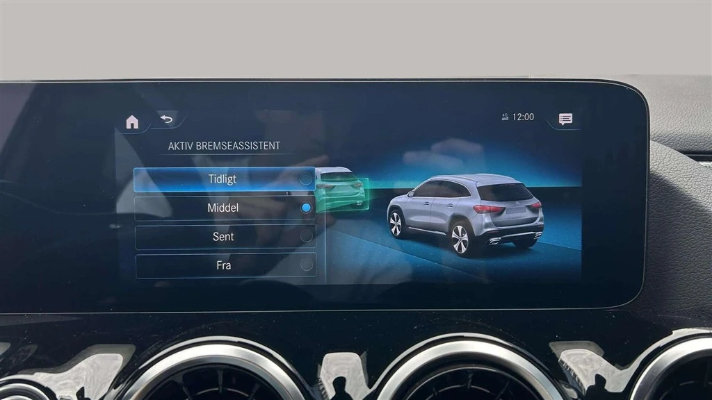 Mercedes-Benz-GLA-image-19