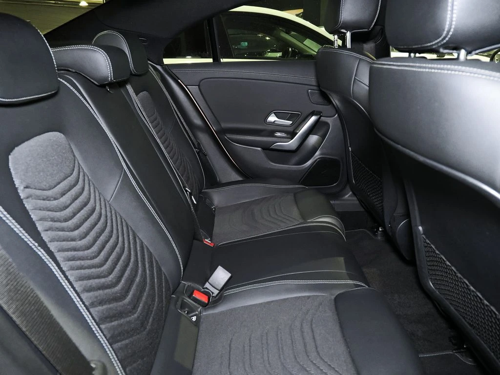 Mercedes-Benz-CLA 180-image-14