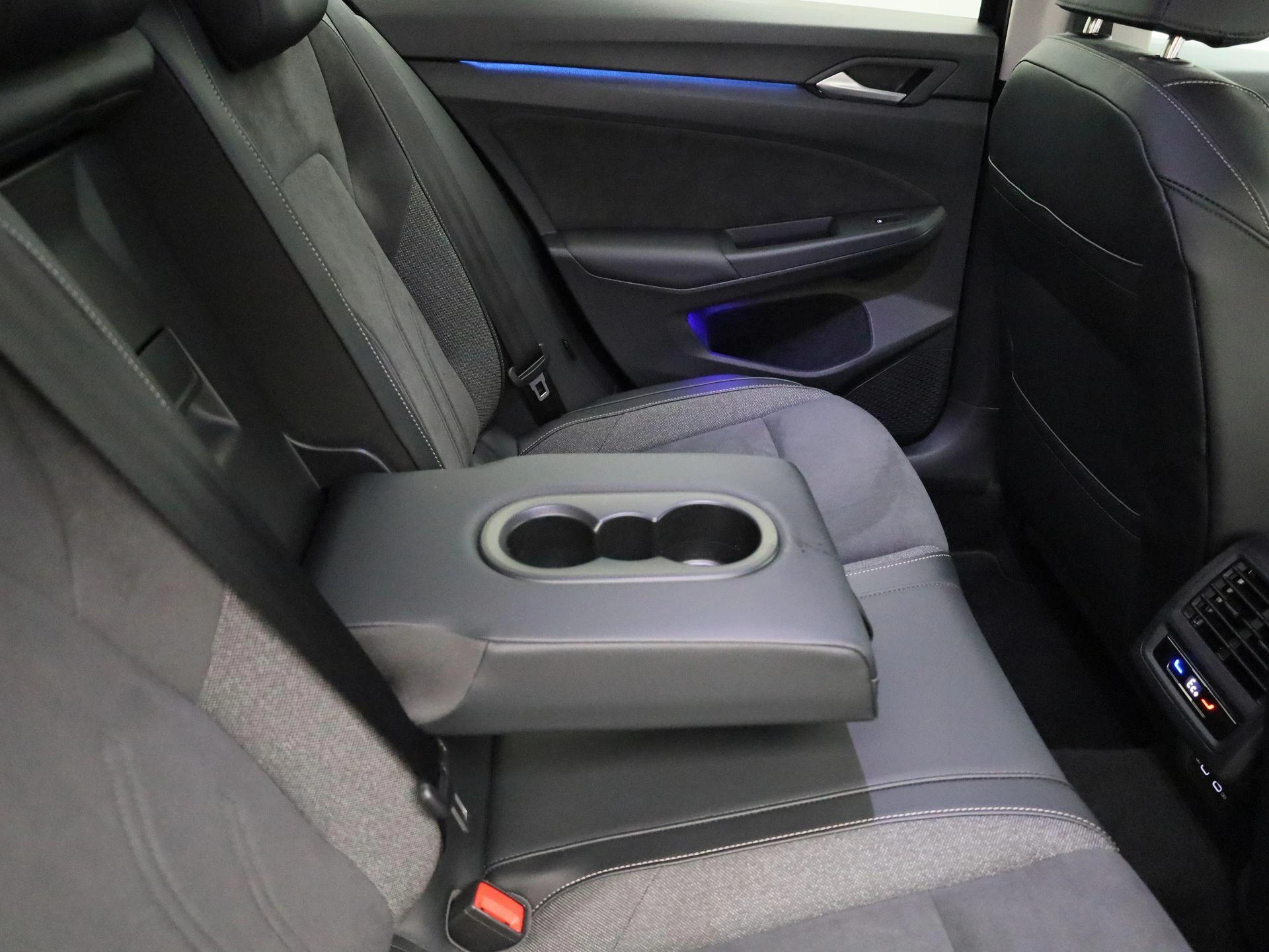 Volkswagen-Golf-image-45