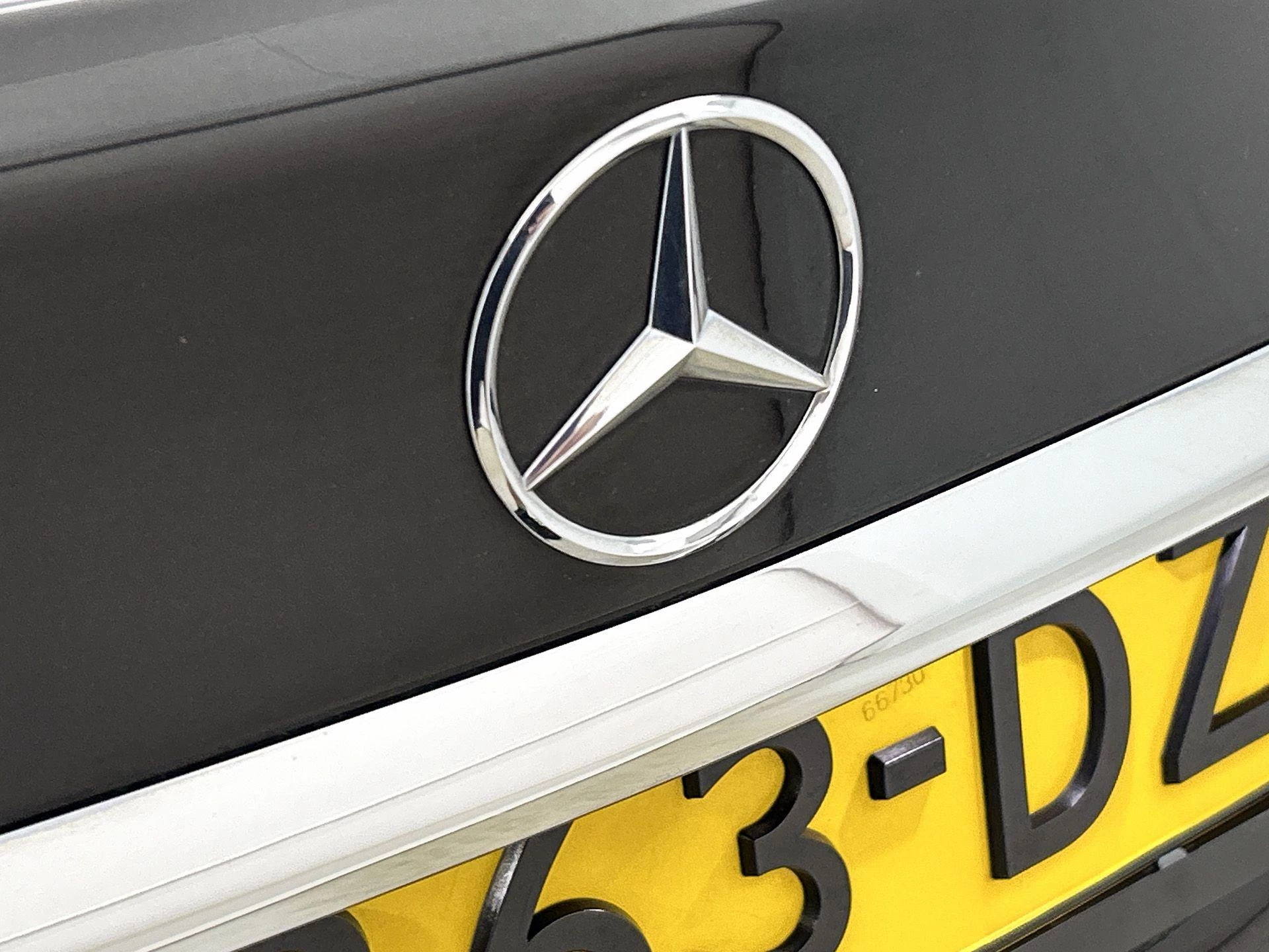 Mercedes-Benz-C-Klasse-image-24