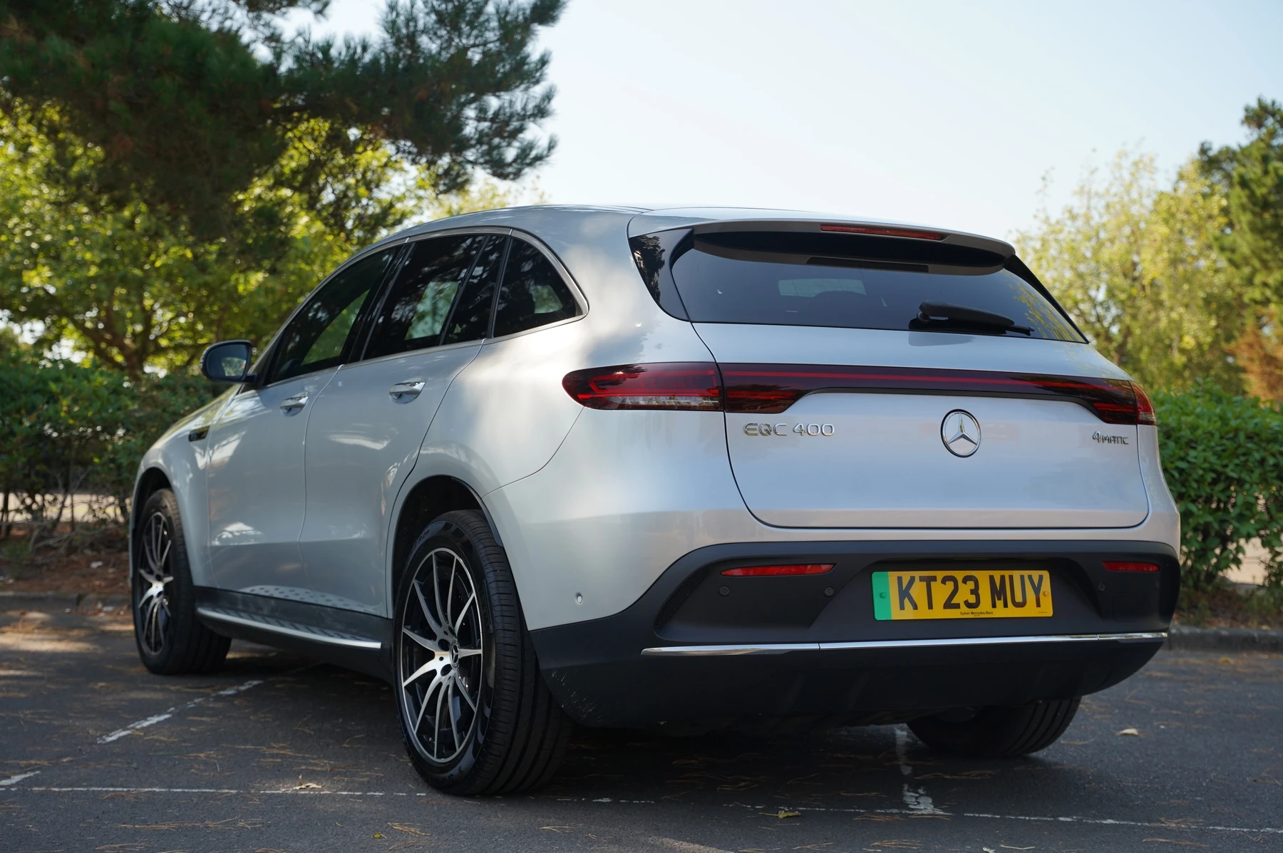 Mercedes-Benz-EQC-image-2