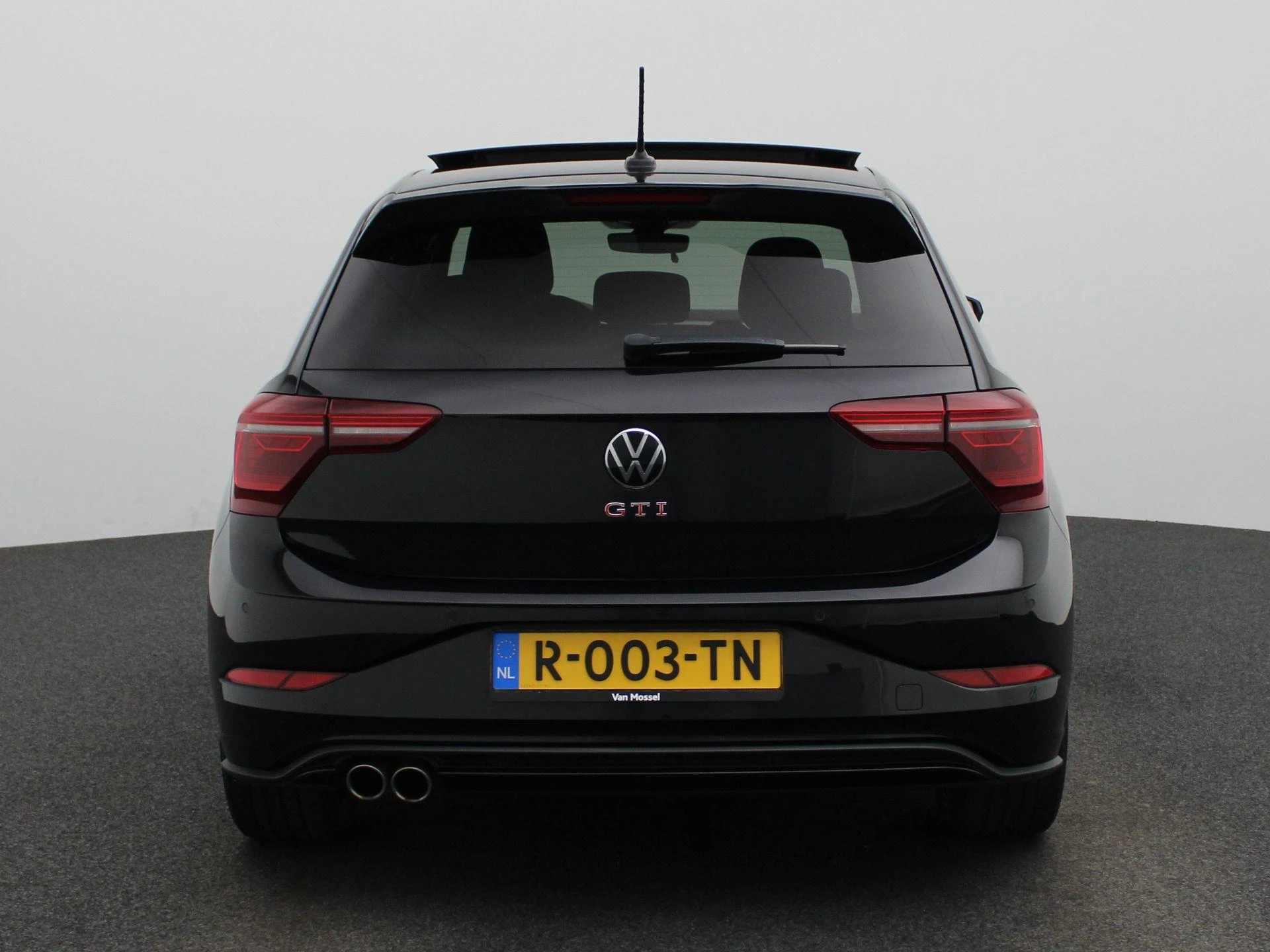Volkswagen-Polo-image-4