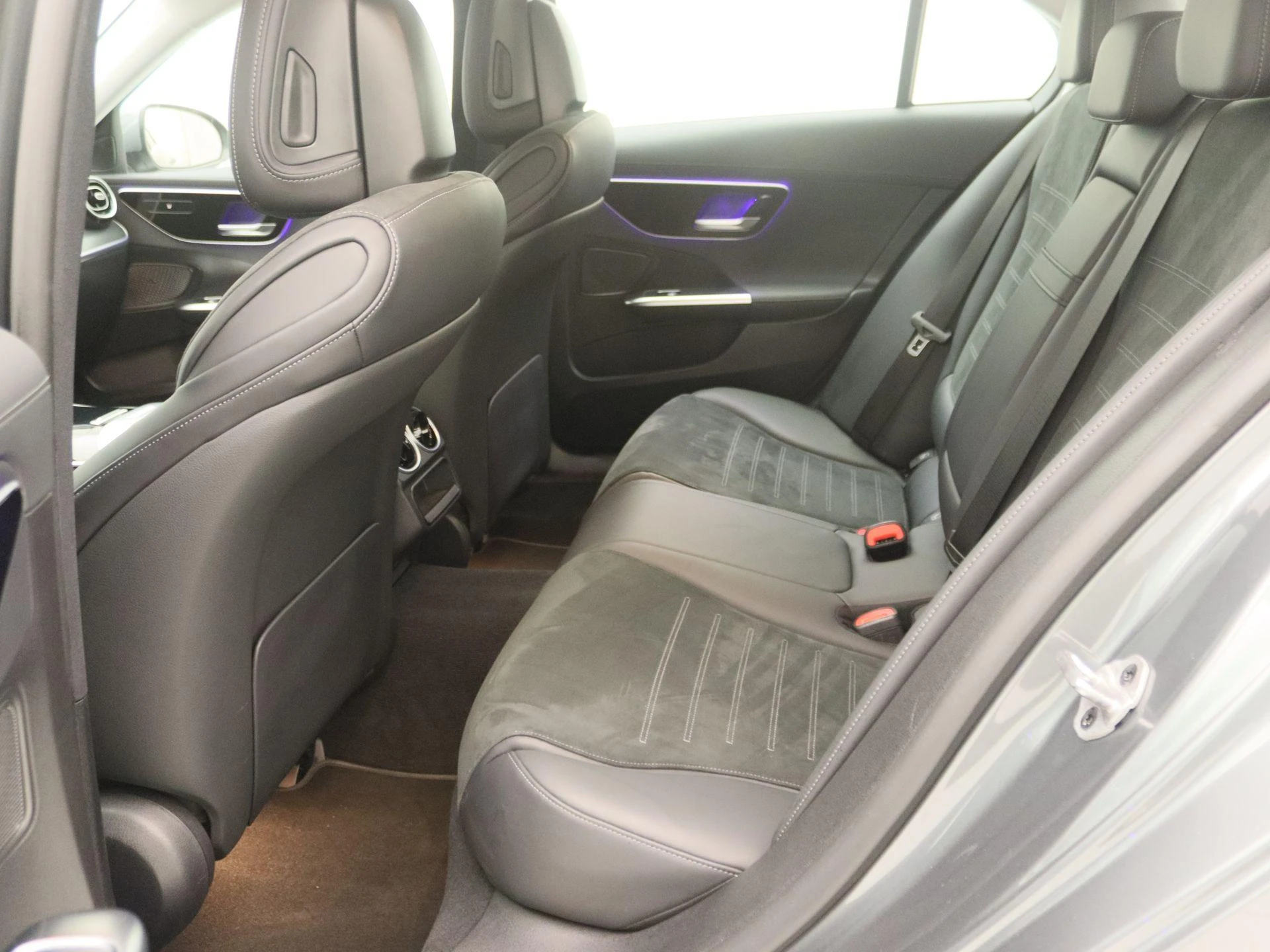 Mercedes-Benz-C-Klasse-image-11