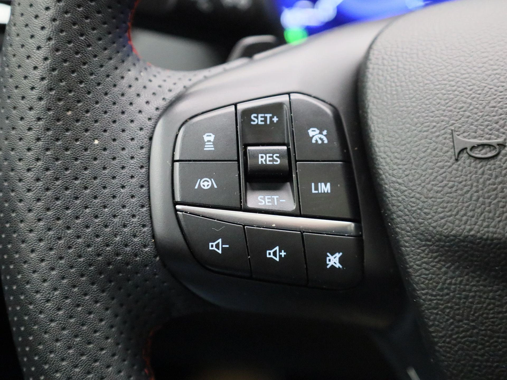 Ford Focus 1.0 EcoBoost Hybrid ST Line X