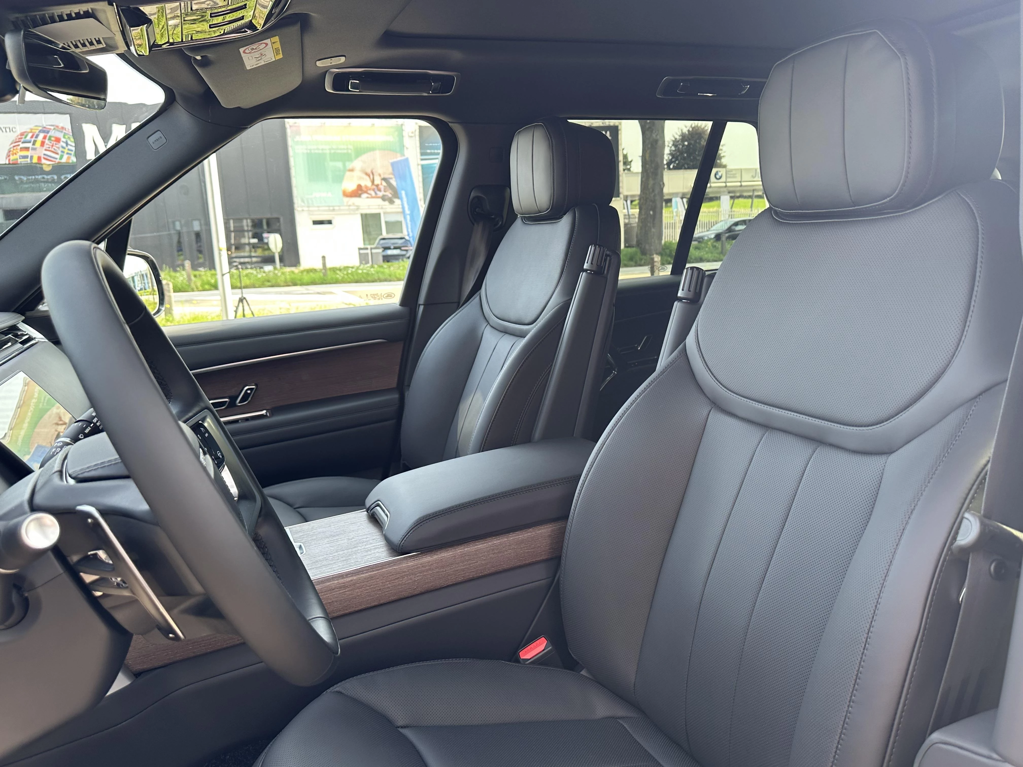 Land Rover-Range Rover-image-28