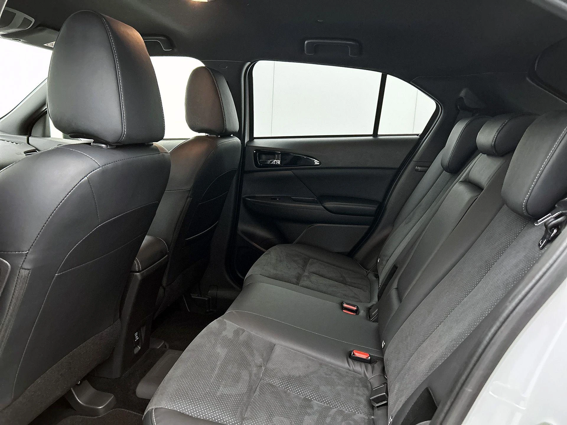Mitsubishi-Eclipse Cross-image-26