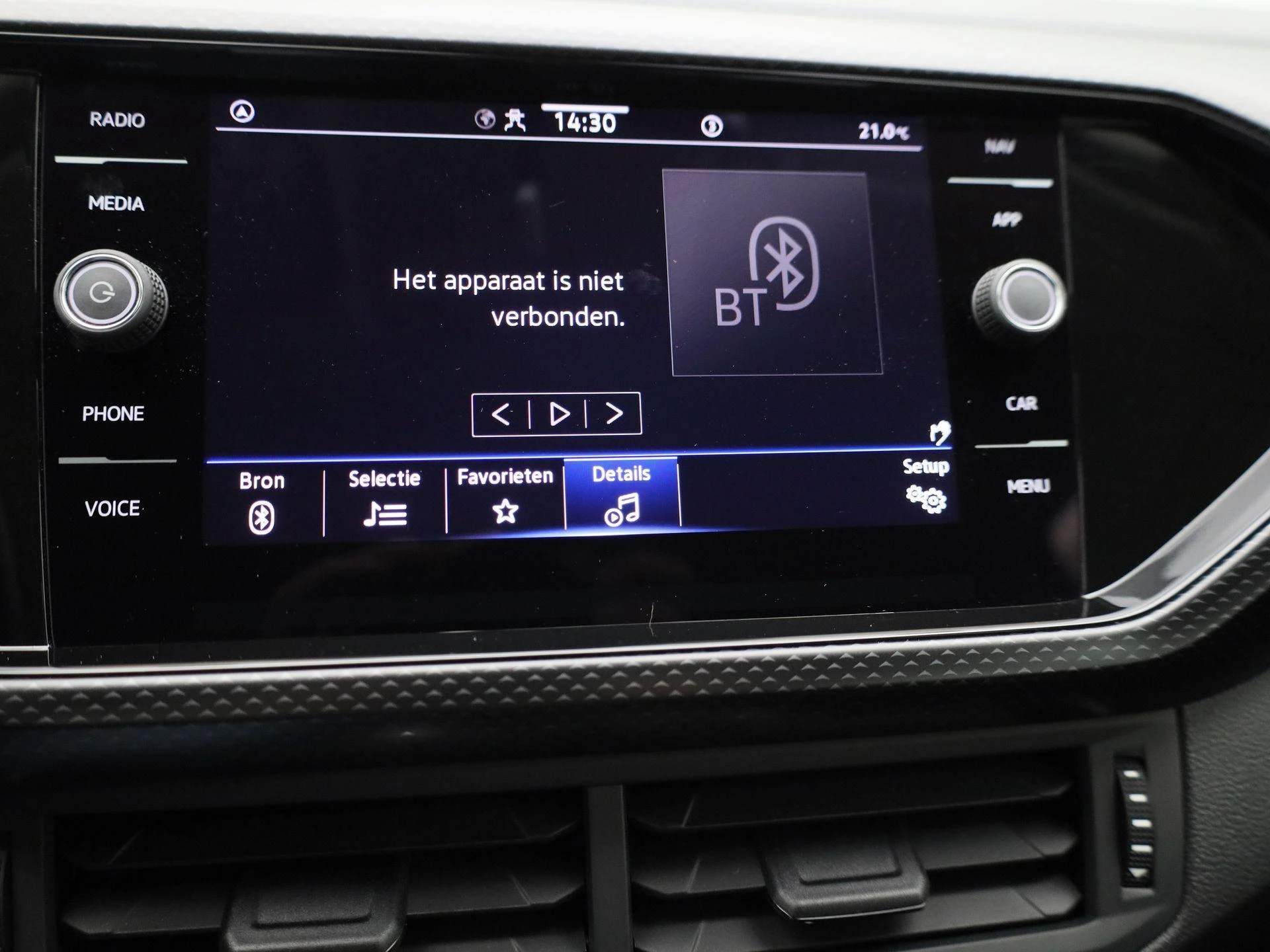 Volkswagen-T-Cross-image-18