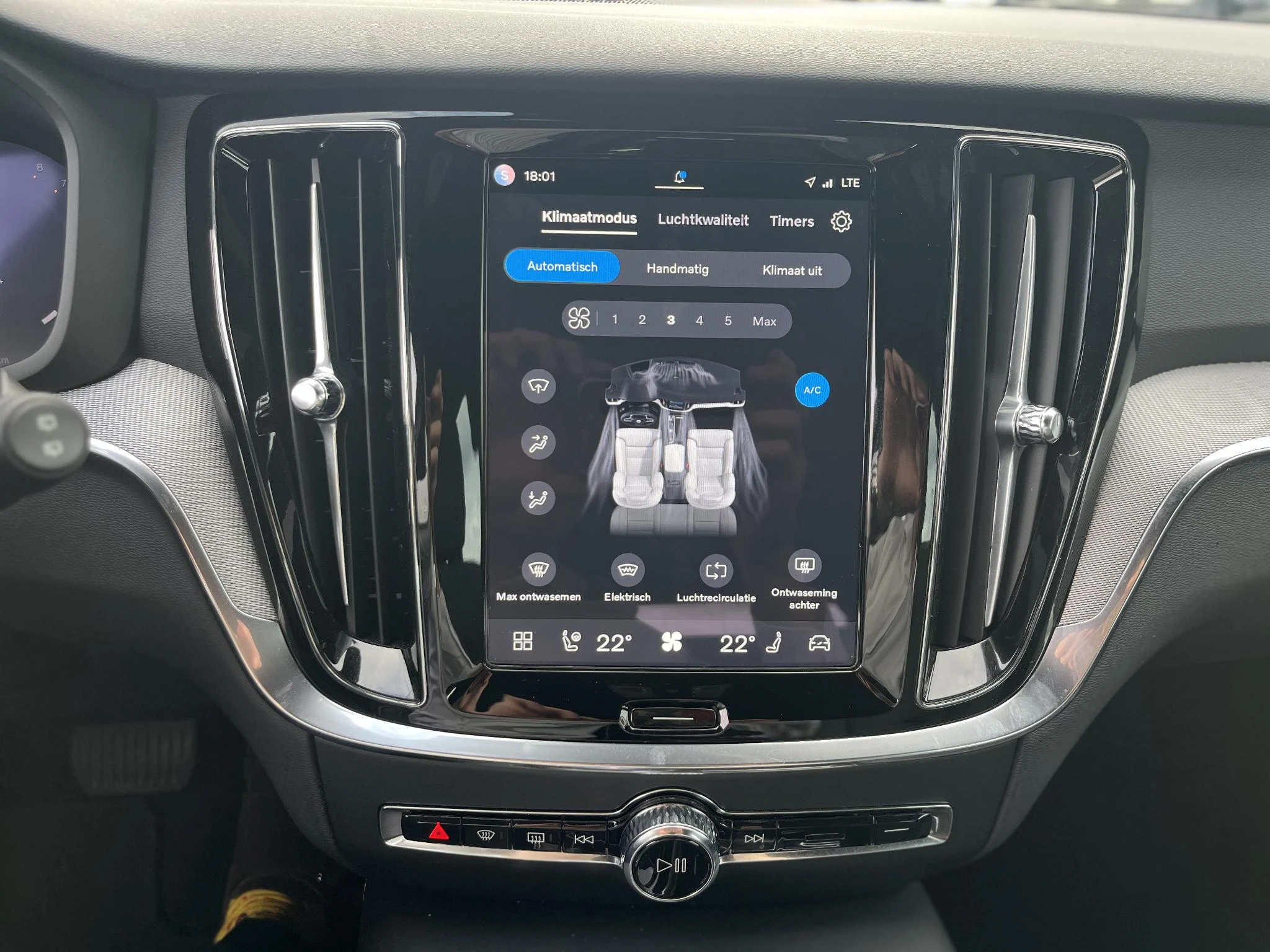 Volvo-V60-image-25